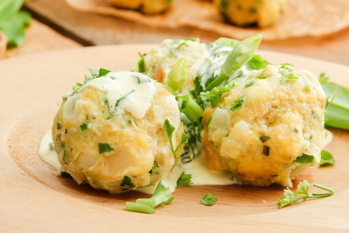 Austriackie knedliki to świetny pomysł na zużycie suchego chleba