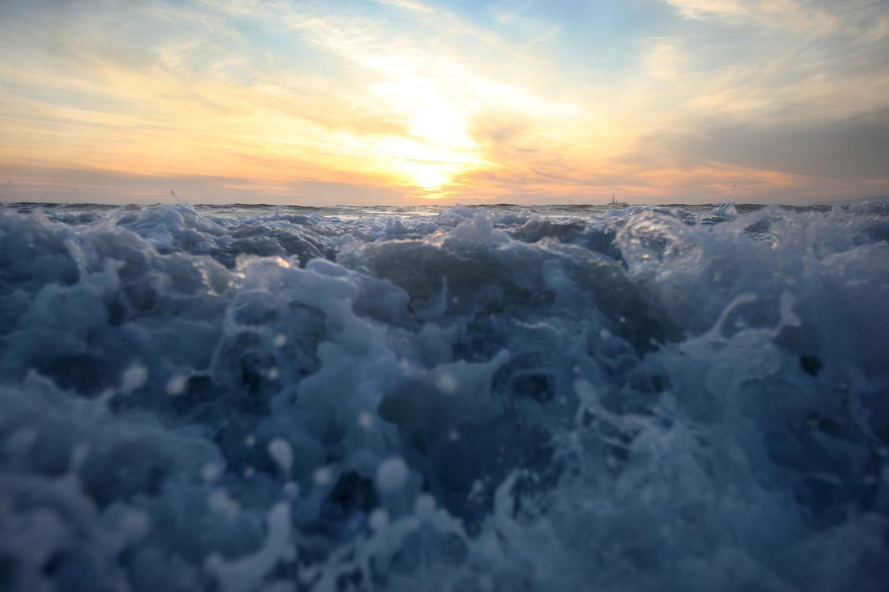 Ocean Spokojny koło kalifornijskiego wybrzeża.