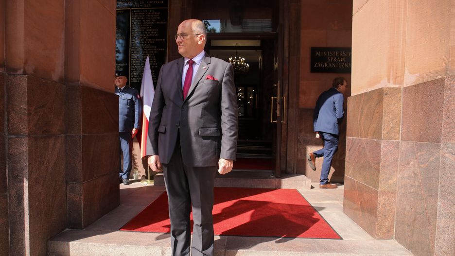 Zbigniew Rau choć unika wyjaśnień ws. afery wizowej, to weźmie udział w partyjnej konwencji w Łodzi