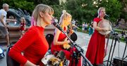 Bydgoszcz: Trzy dziewczyny z miasta i wiejskie piosenki przy Fontannie Potop. Zdjęcia z koncertu zespołu Svahy