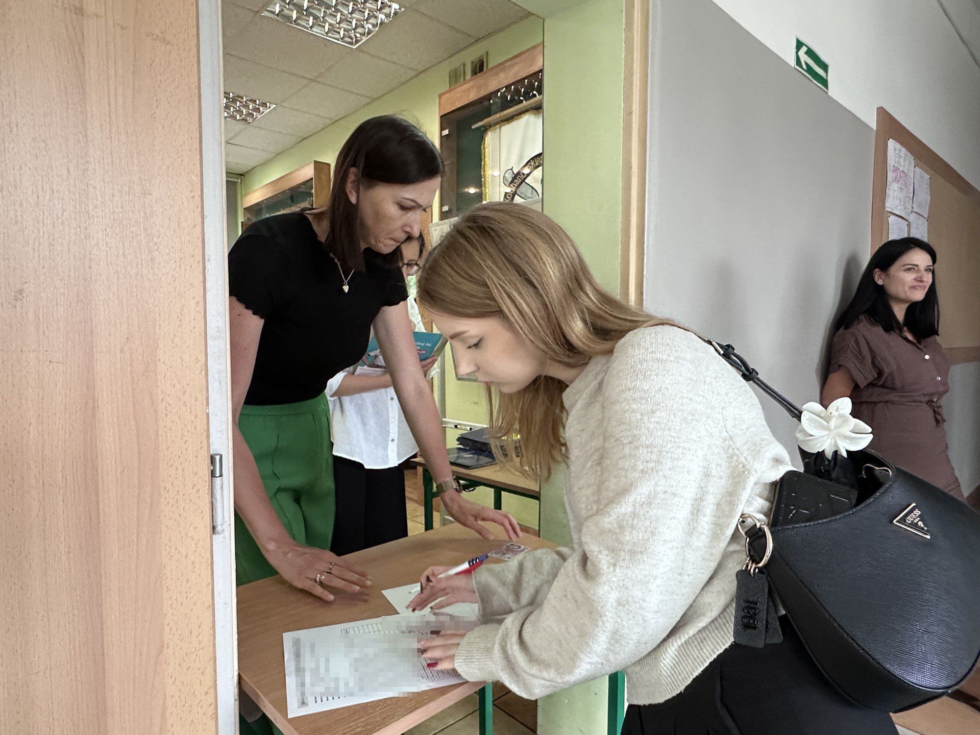 Maturzyści odebrali w swoich szkołach świadectwa maturalne. Na zdjęciach uczniowie z I, II i VI LO w Bełchatowie