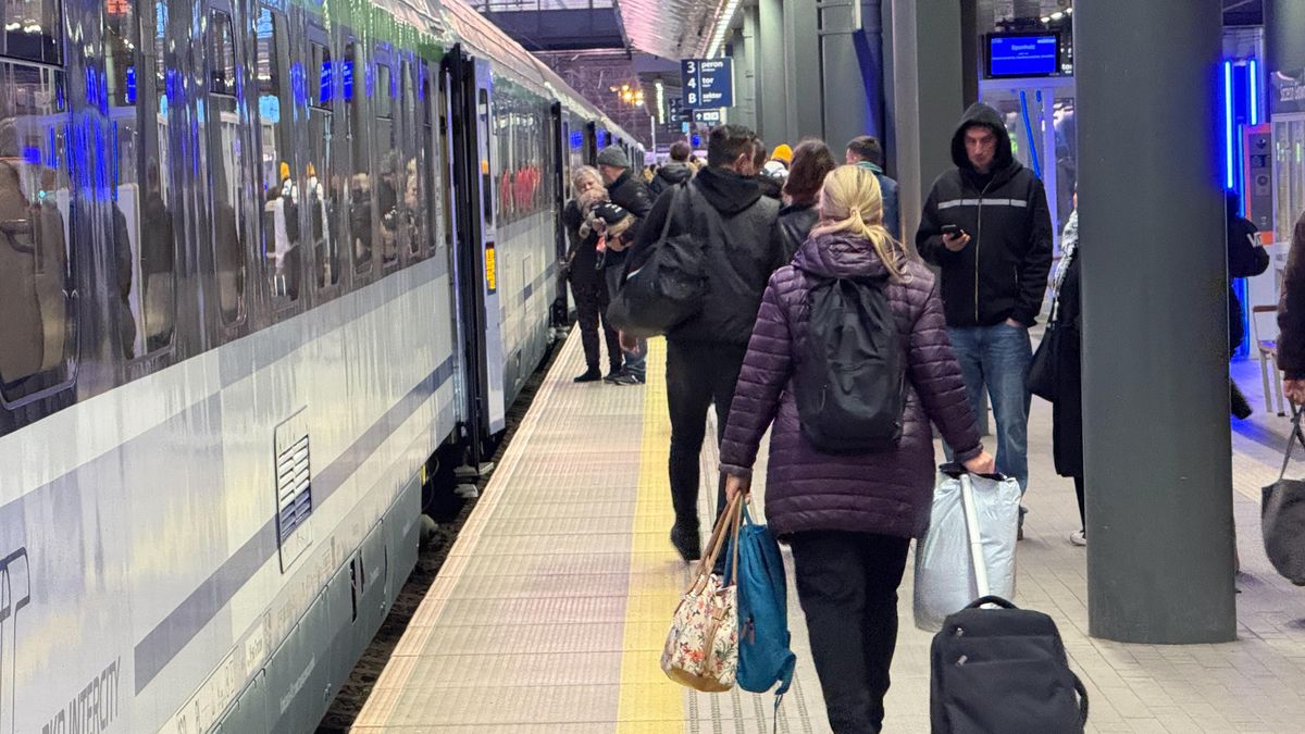 Marcin Bielecki
dworzec, kolej, kolejowy, poci�g, podr�ni