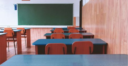 O tyle zł różni się pensja nauczyciela i sprzątaczki. Zaskoczenie?