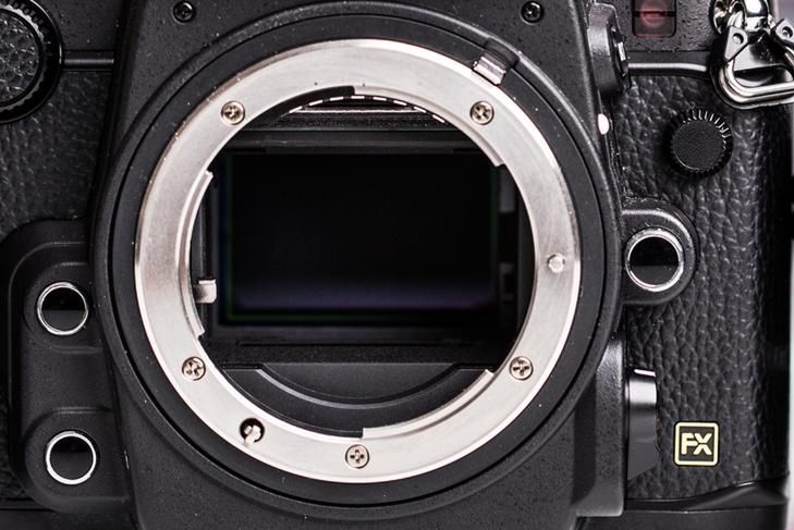 Nikon patentuje obiektyw 35 mm f/2 do aparatów z zakrzywioną matrycą