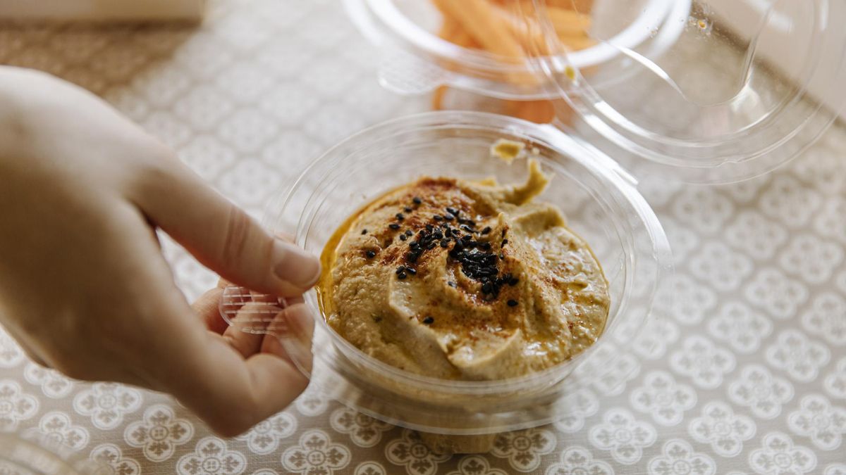 Hummus to przykład potrawy, która łączy prostotę z wartością odżywczą