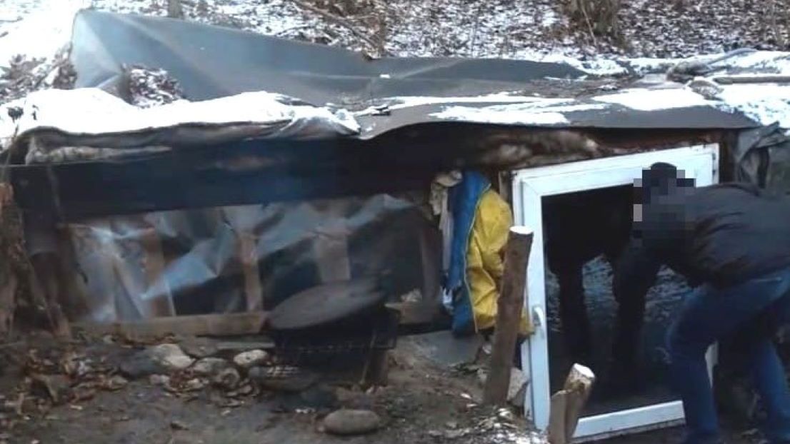 47-latek przez 7 lat ukrywał się w szałasie 