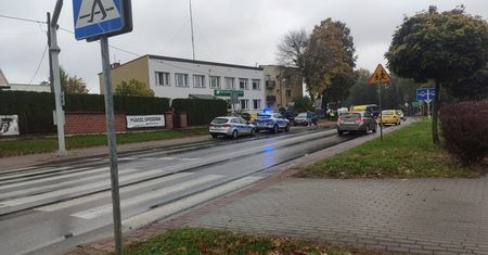 Napad na bank w Kurowie. Zamaskowana kobieta zażądała wydania gotówki. Policja prowadzi obławę