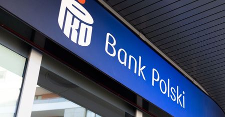 Bloomberg: PKO BP rozważa wejście na Węgry. Zachęciło zwycięstwo Magyara