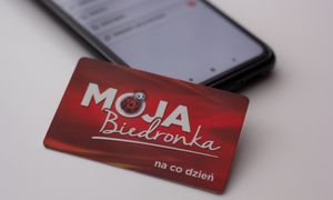 Usłyszała przy kasie, że to koniec karty Biedronki. Sprawdziliśmy to