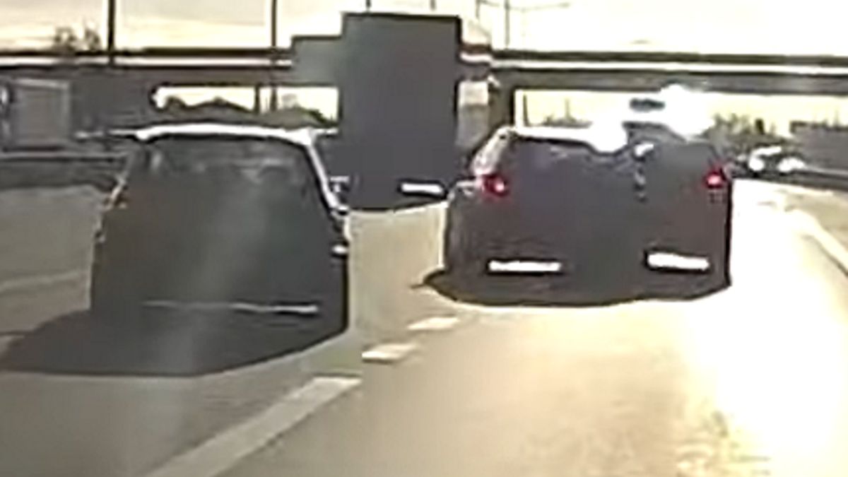 Kierowca zatrzymał się na drodze ekspresowej