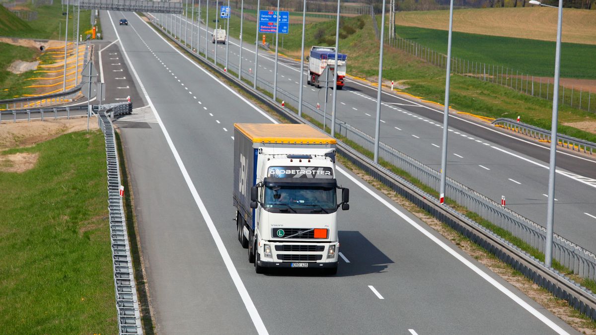 wzrasta op�ata za przejazd autostrad� A2
Marek Zakrzewski
A2, Autostrada, AWSA, Buk, droga, Op�at, op�aty, Poboru, podwy�ka, SPO, Stacja, stawka, Wielkopolska, samoch�d samochody, ci�arowy ci�ar�wka