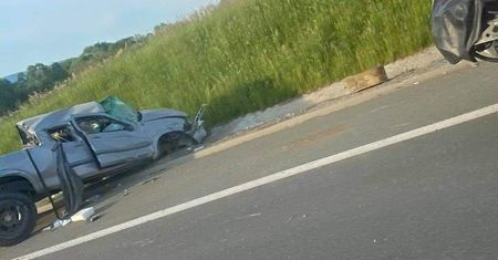 Śląskie. Koszmarny wypadek. Pickup koziołkował na S1