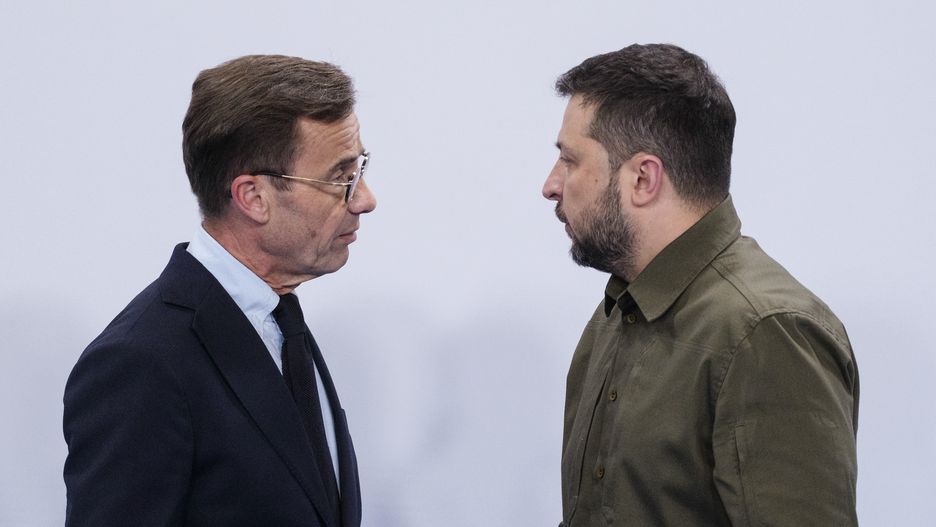 Premier Szwecji Ulf Hjalmar Ed Kristersson i prezydent Ukrainy Wołodymir Zełenski
