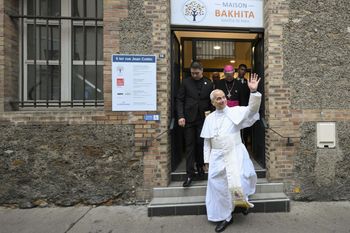 Papież Leon XIV wśród migrantów w Paryżu. Padły ważne słowa o pokoju