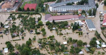 Oszuści żerują na powodzi. Wysyłają fałszywe alerty RCB – komunikat