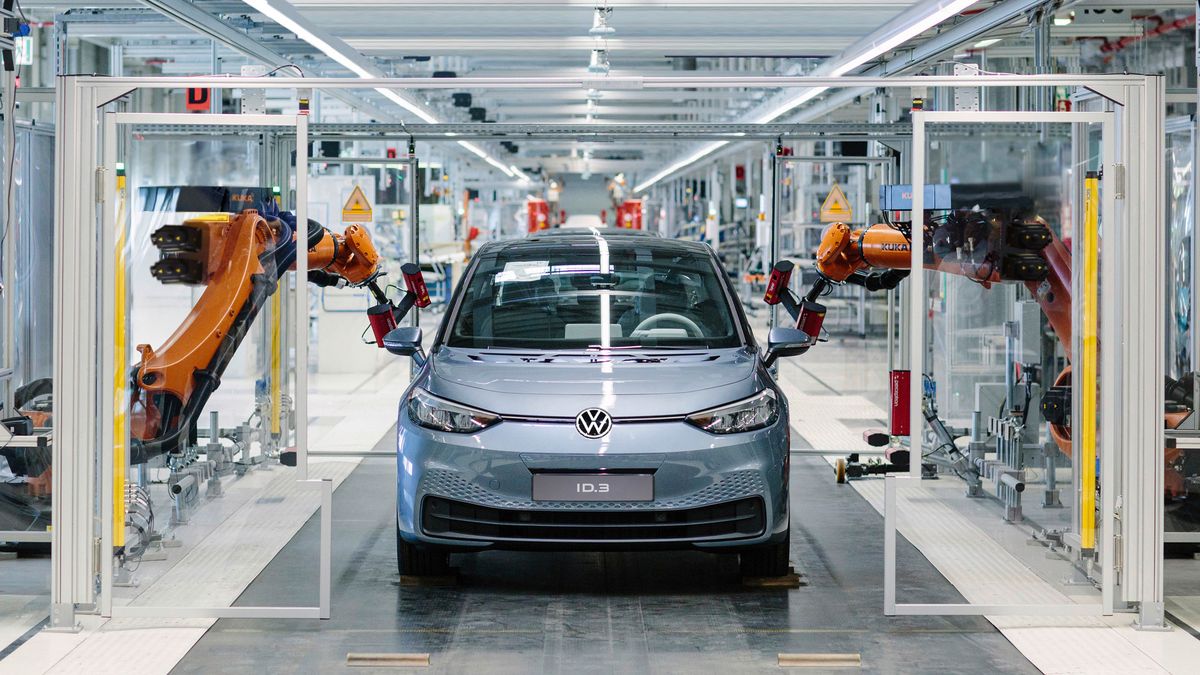 Pierwszy Volkswagen ID.3 który zjechał z taśmy produkcyjnej, jest biały