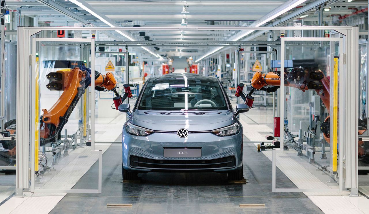 Pierwszy Volkswagen ID.3 który zjechał z taśmy produkcyjnej, jest biały