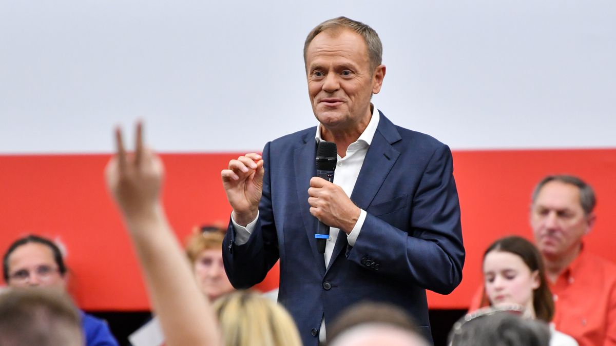 Donald Tusk podczas spotkania z mieszkańcami Słupska