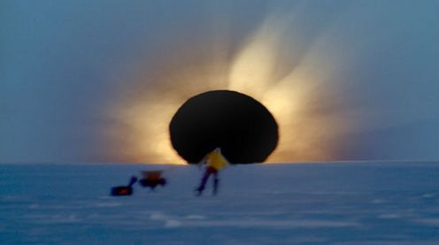 „Czarna dziura” nad Antarktydą(?)