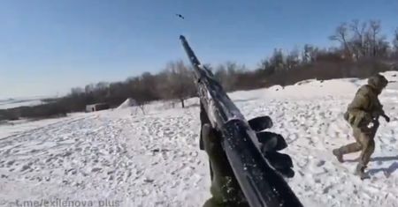 Akrobatyka i okrzyki. Tak wygląda antydronowe szkolenie Rosjan