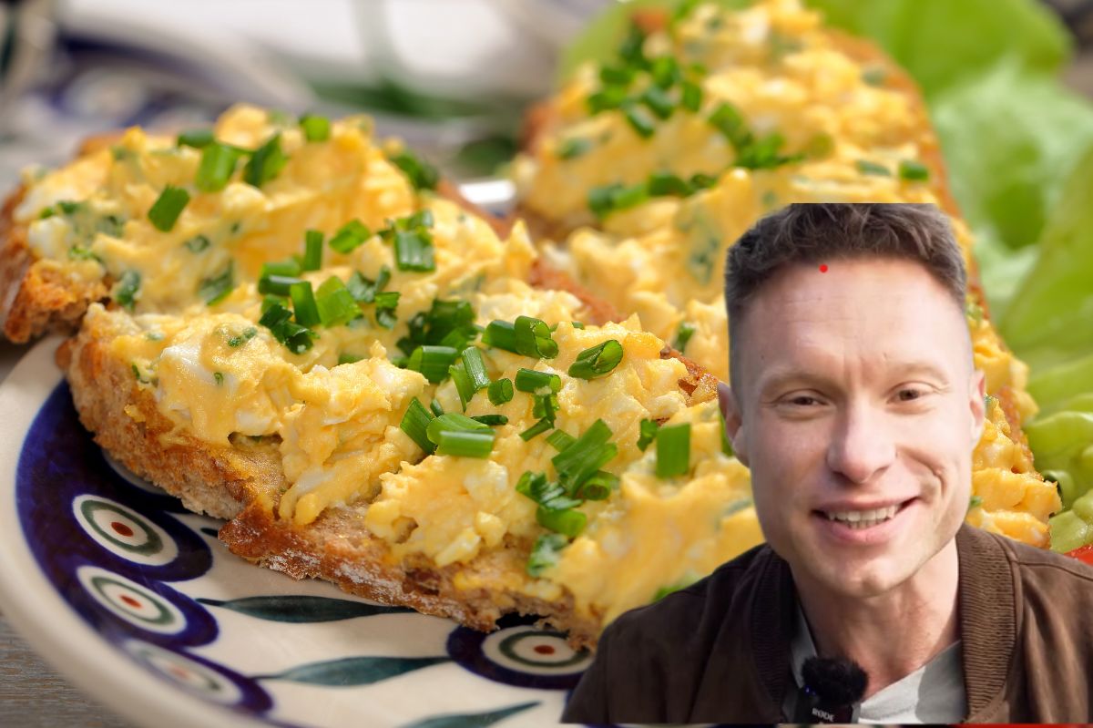 Dietetyk dodaje do pasty jajecznej. Takie śniadanie to wysokobiałkowa bomba