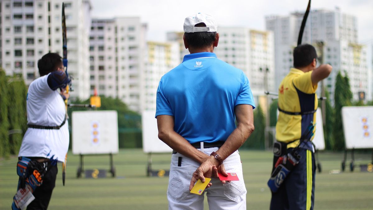 Ktoś strzela z łuku do bloków na krakowskim osiedlu