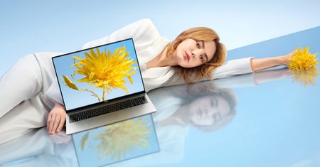 Smukłe, lekkie, ale i praktyczne - nowe laptopy Huawei MateBook