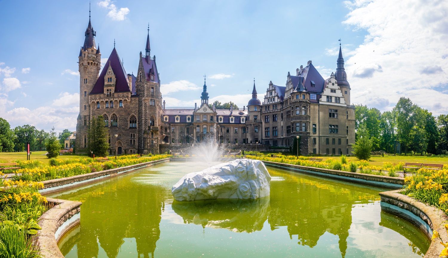 Moszna to zdecydowanie jedno z najbardziej bajkowych miejsc w Polsce