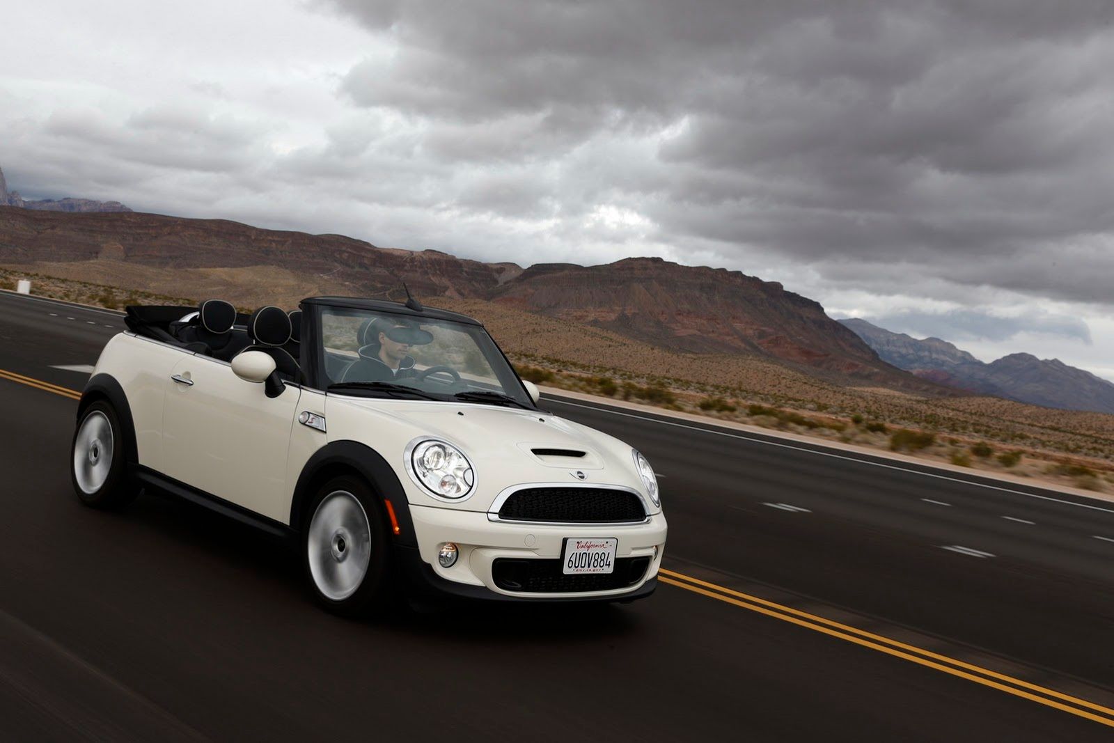 Galeria Mini jako celebracja sprzedaży półmilionowego egzemplarza w USA 257