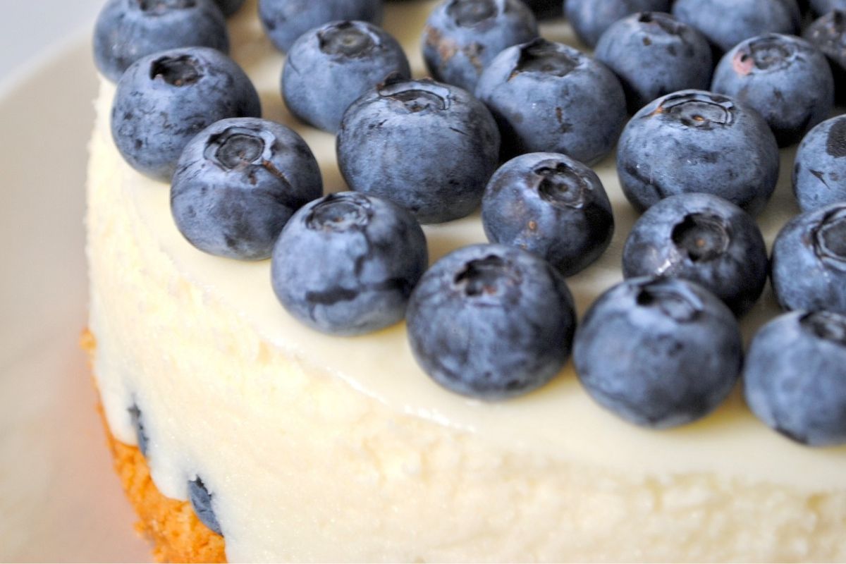You can decorate the no-bake cheesecake any way you like.