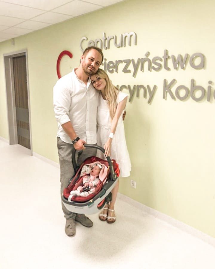 Anita i Adrian ze "Ślubu od pierwszego wejrzenia" wrócili z córeczką do domu