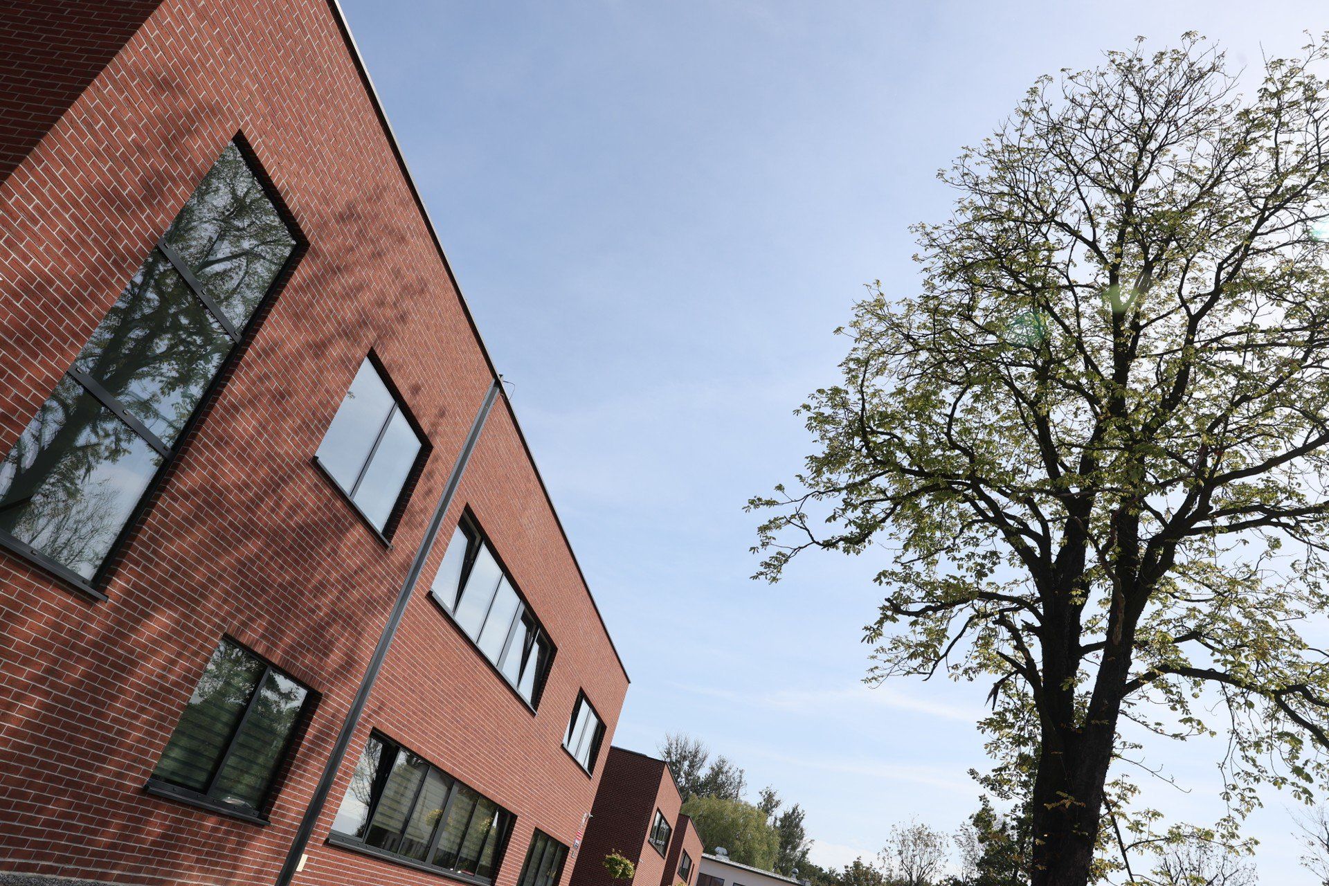 Szkoła Podstawowa nr 17 w Rudzie Śląskiej w nowej odsłonie. Szkody górnicze zrujnowały stary budynek - jego miejsce zajęła innowacyjność