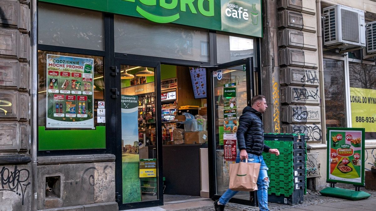 Reporter archiwum 2024 11
23.10.2024 Warszawa. Sklep franczyzowej sieci Zabka przy ulicy Marszalkowskiej (zdj. ilustracyjne). fot. Eryk Stawinski/REPORTER
Eryk Stawinski/REPORTER