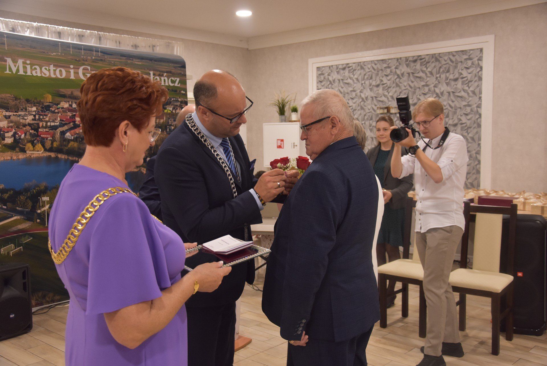 Burmistrz Gołańczy przypiął medale każdej z par
