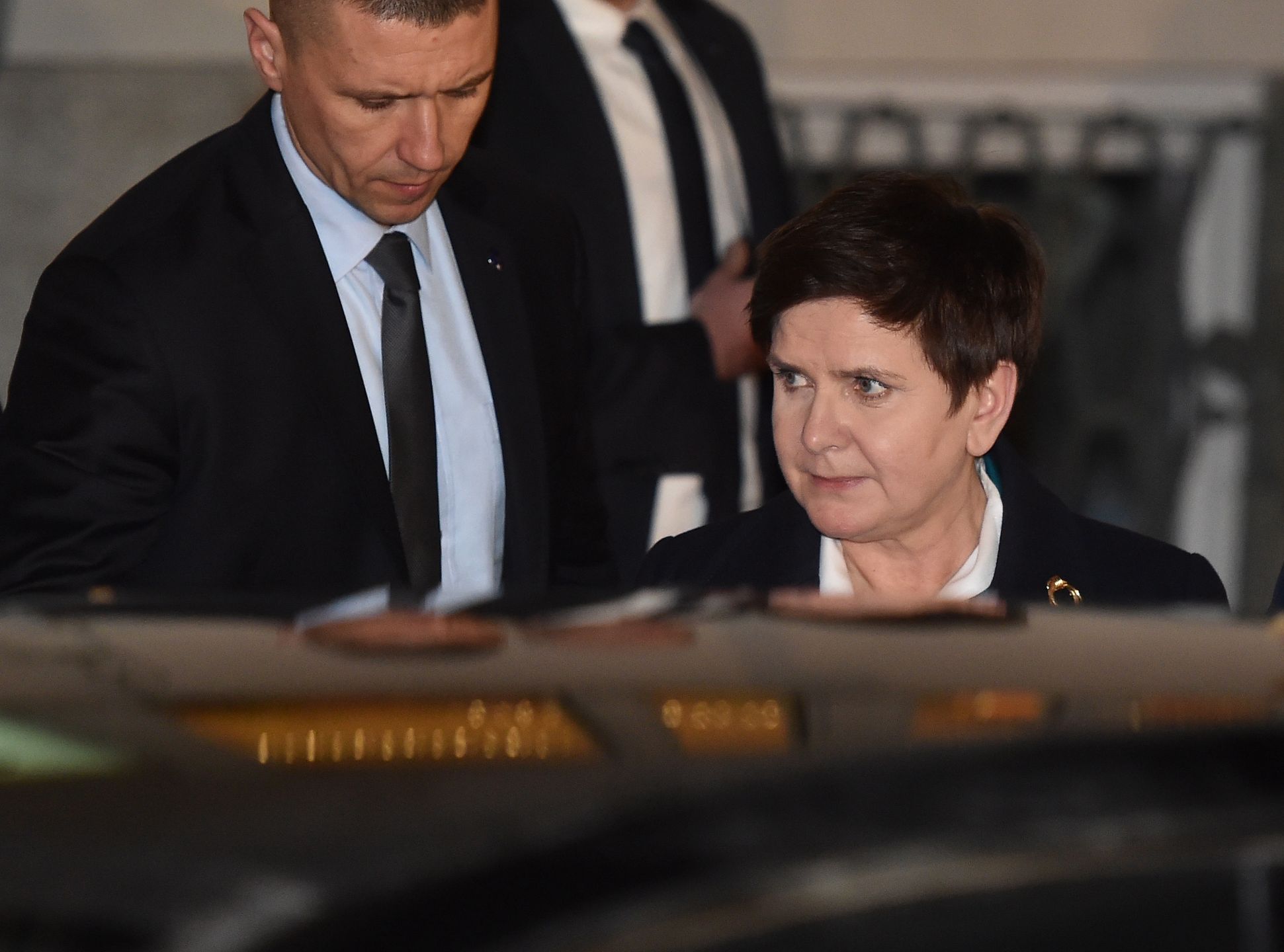 Kraków, 23.02.2017 r. Ówczesna premierka RP Beata Szydło  wychodzi z Prokuratury Okręgowej w Krakowie, gdzie była przesłuchiwana w charakterze świadkini w śledztwie dotyczącym wypadku kolumny rządowej