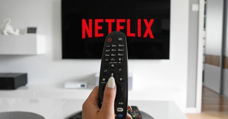 Nowy cennik Netfliksa. Płacisz mniej, ale jest haczyk