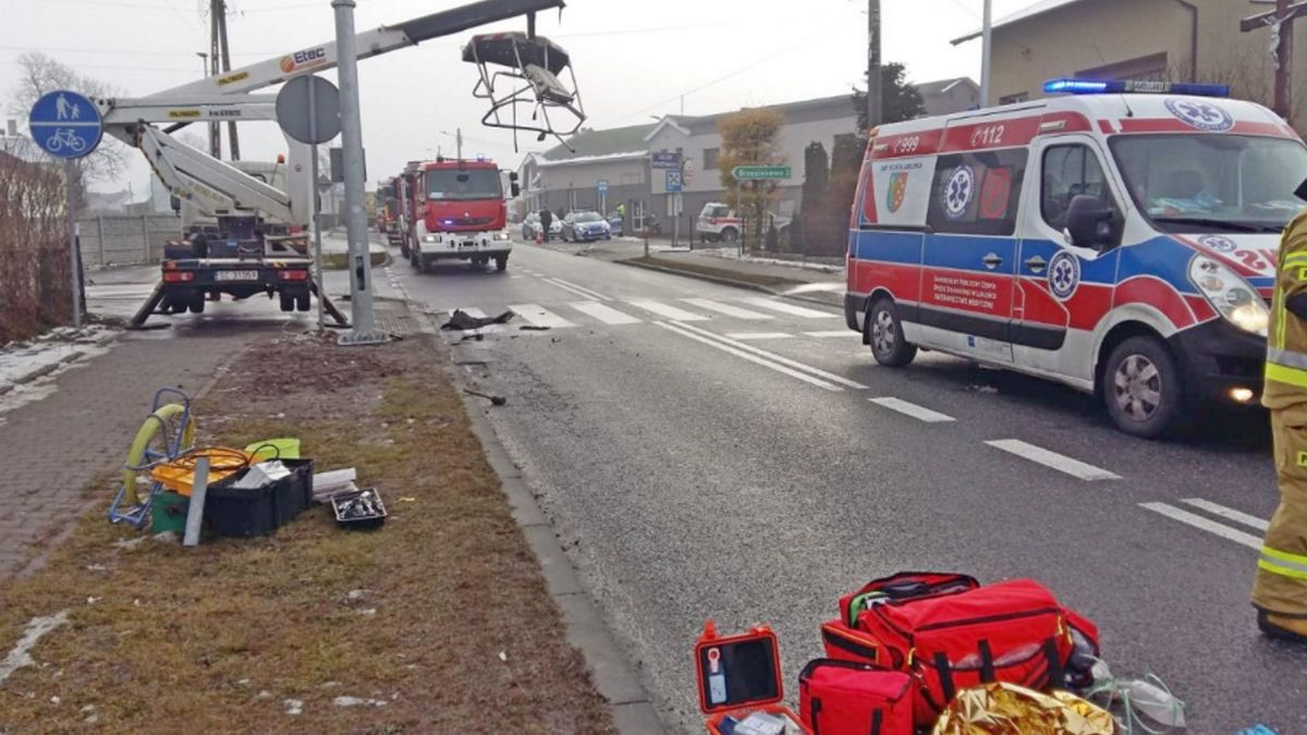 Ciężarówka uderzyła w kosz podnośnika