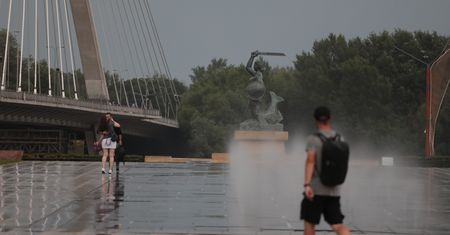 Warszawa. W poniedziałek może zagrzmieć