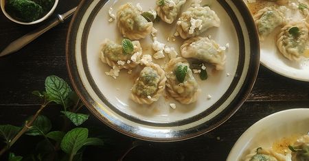 Pierogi z mięsem, szpinakiem i serem feta