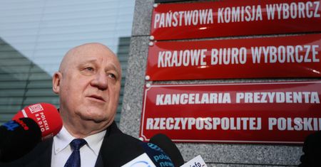 Robi się nerwowo. Sprawa pieniędzy dla PiS może być zawieszona