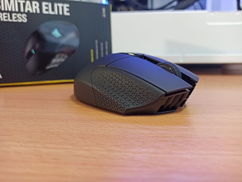 Test myszy Corsair Scimitar Elite Wireless dla graczy MMO/MOBA