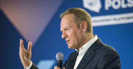 Władza przez inflację ma zarobić więcej. Tusk nie gryzie się w język: okradają  rodziny z pieniędzy, z węgla i z cukru