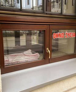 Dwulatek zostawiony w oknie życia. Prokuratura prowadzi postępowanie