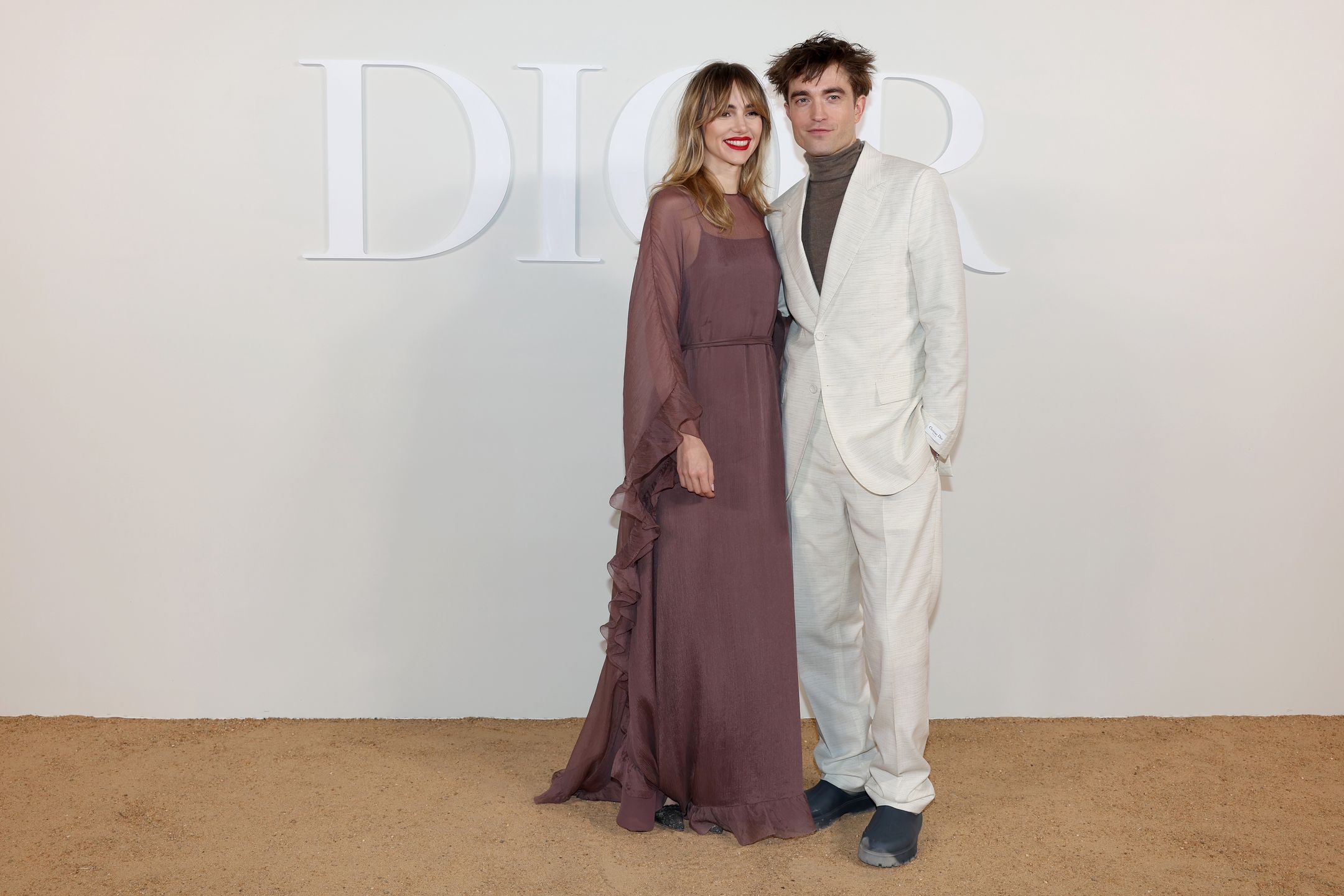 Robert Pattinson i Suki Waterhouse DEBIUTUJĄ na ściance jako para!