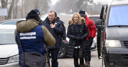 Są bajecznie bogate, a żyją, jakby brakowało im pieniędzy. "Sama obcinam sobie włosy. Unikam Starbucksa jak zarazy"