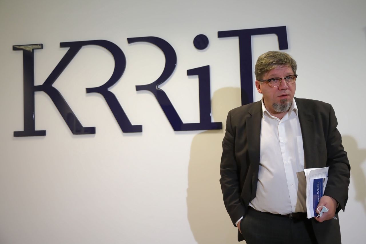 KRRiT pracuje nad zakończeniem emisji analogowego radia FM. "Nie wydaje się to możliwe"