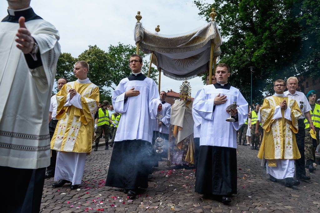Koronawirus w Polsce a Boże Ciało. Episkopat apeluje do wiernych