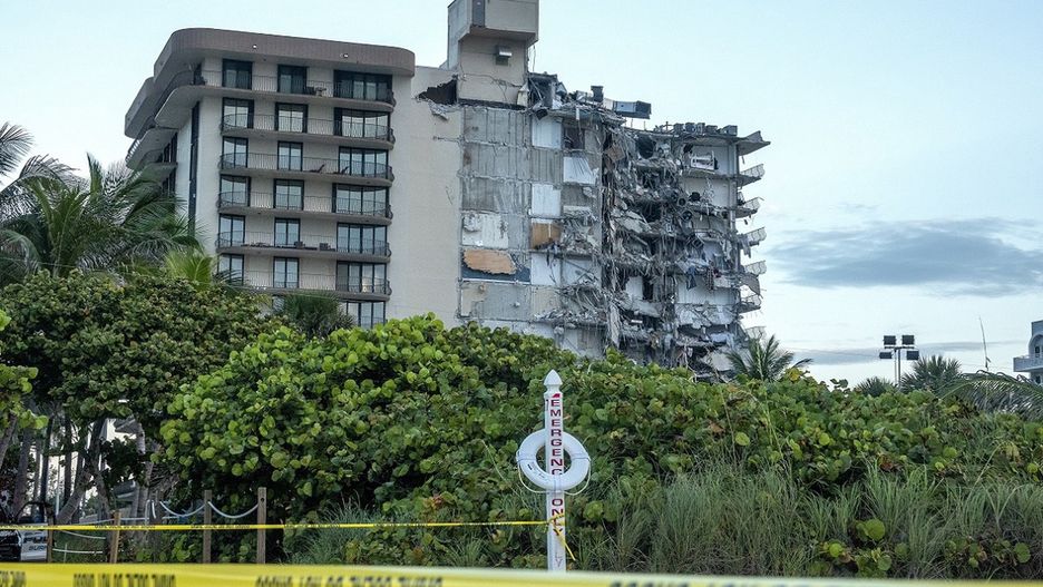 USA. W Miami zawalił się 12-piętrowy budynek. Trwa akcja ratunkowa