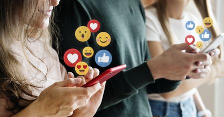 Randkujesz przez internet? Psychiatra zdradza, jak poznać kłamcę