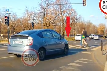 Blisko tragedii na pasach. Kobieta nawet nie zwolniła